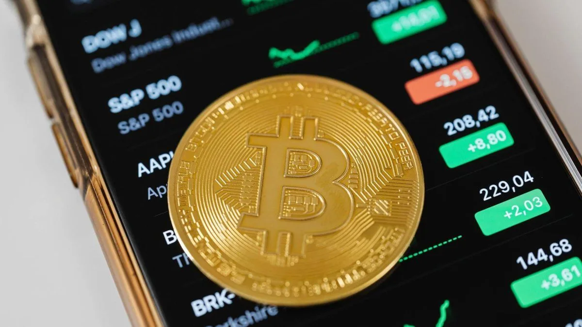 Bitcoin cae a u$s75.000 tras nueva escalada entre EEUU e Irán