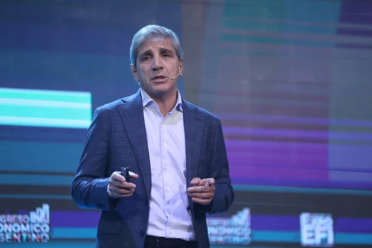 Choque petrolero global complica mercados mientras Argentina muestra señales positivas