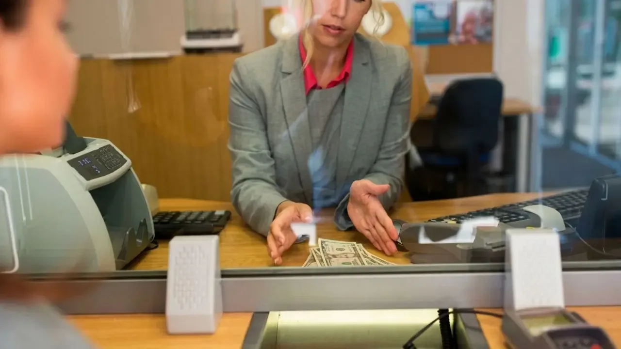 Cierre de sucursales y crecimiento de fintech: qué está cambiando en la banca argentina