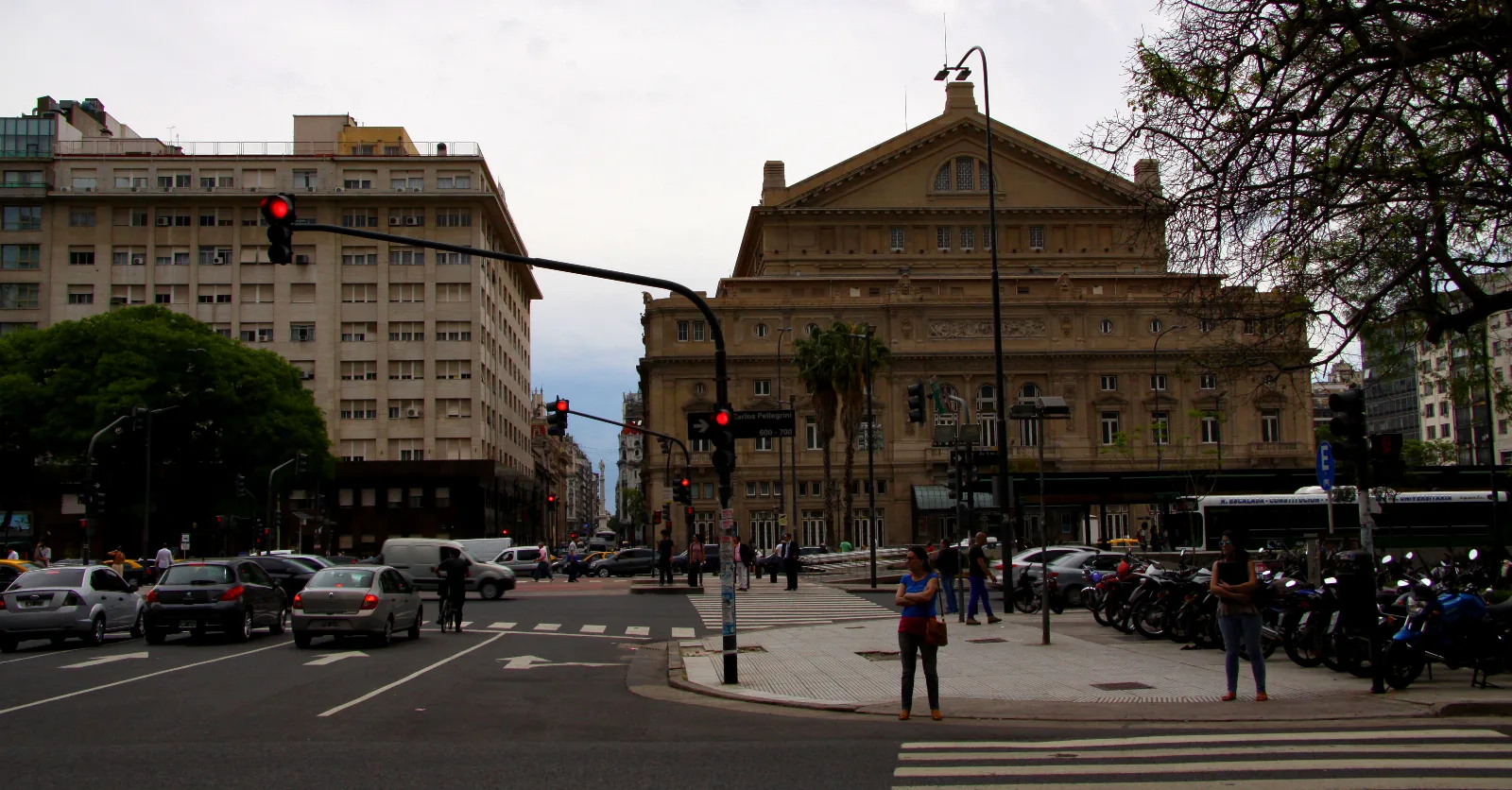 Le Teatro Colón,  Avenida 9 de Julio, Buenos aires, Argentine.