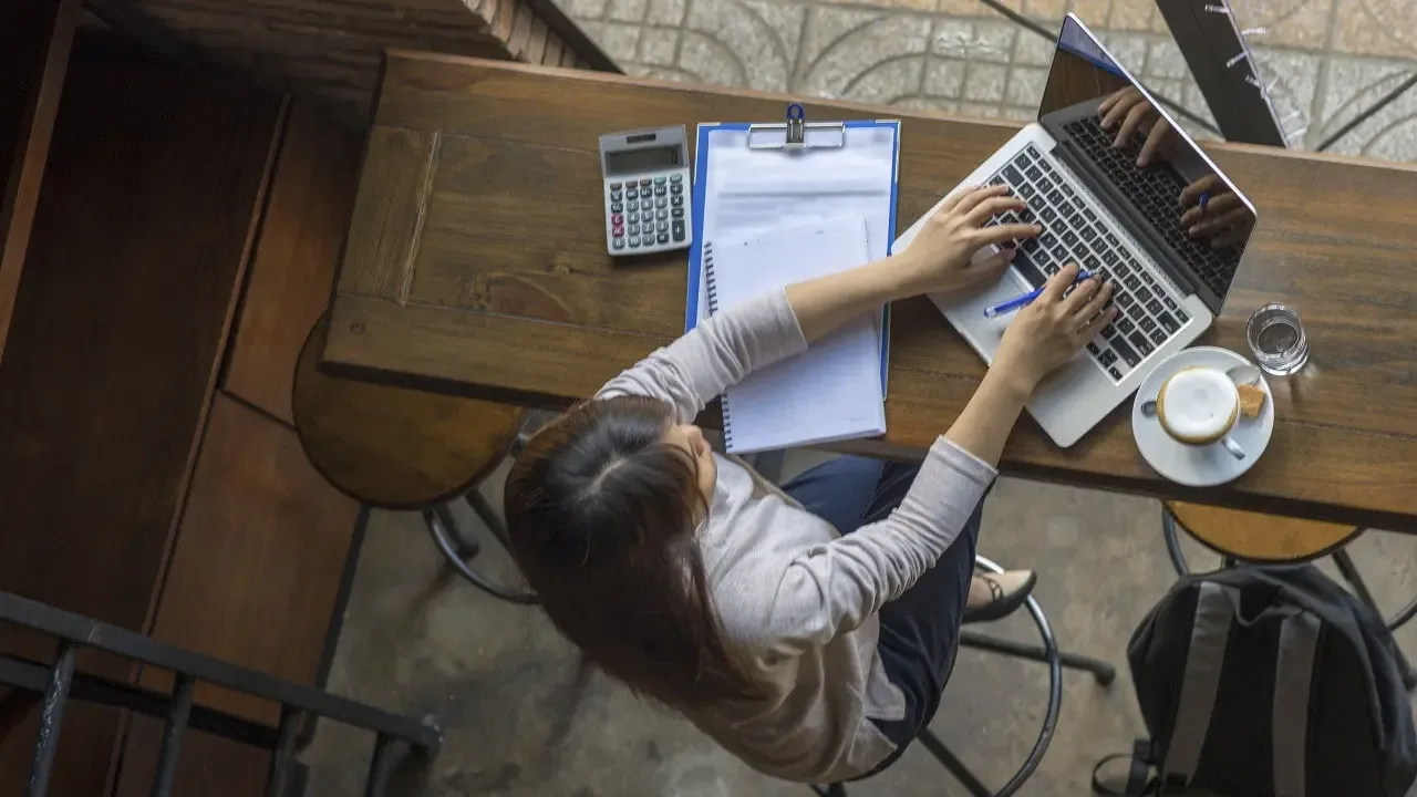 Cómo elegir un curso de inteligencia artificial que mejore tu salario