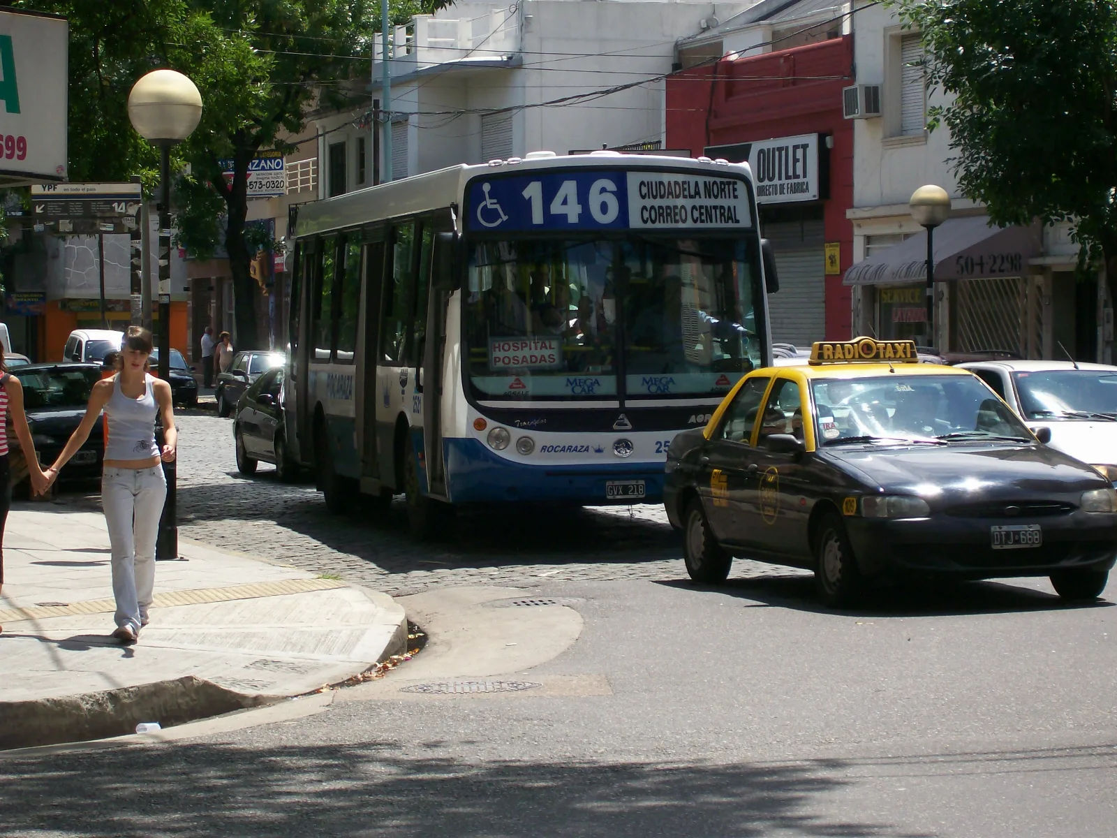 Intersection of Cuenca Street and Francisco Beiró Avenue, Villa Devoto, Buenos Aires.Metalpar Tronador bus (reg. GVX 218, #2521) with Agrale chassis in Buenos Aires, Argentina. Colectivo, líne 146, Bu