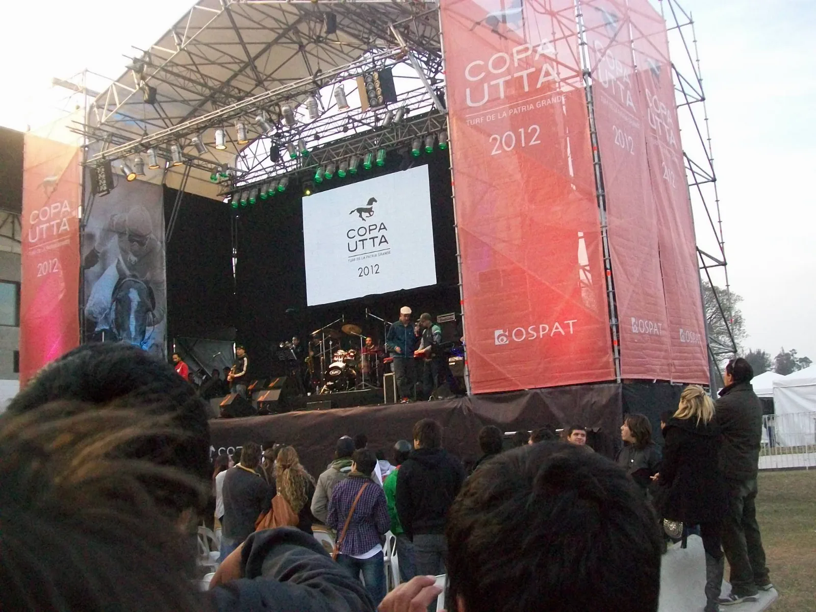 Los cafres tocando en Tucumán