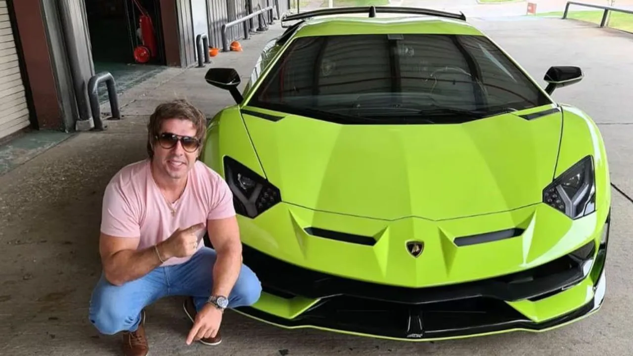 Detienen a un trader influencer acusado de estafa por u$s170.000