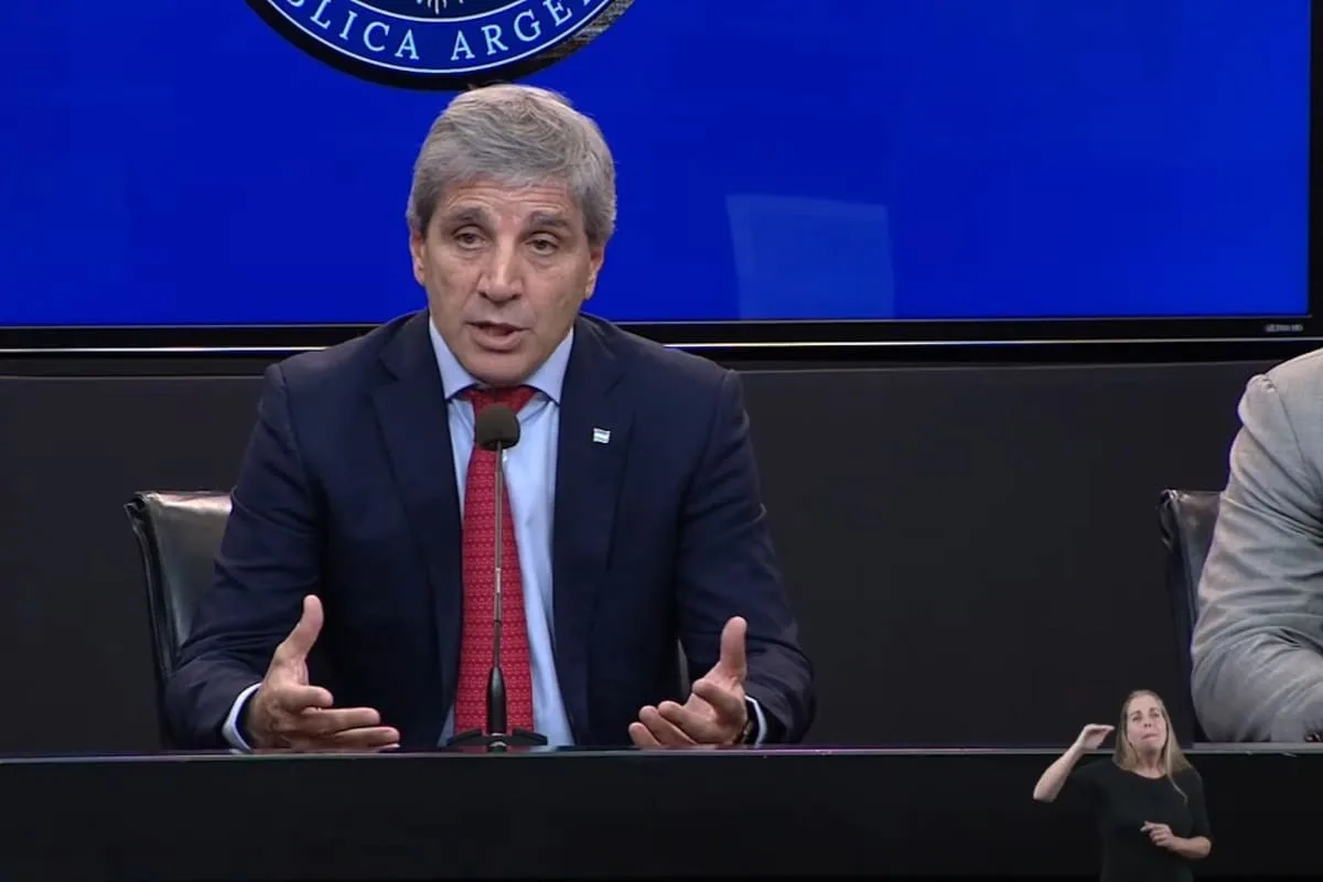 Flexibilización del crédito en dólares: qué cambia, riesgos y si realmente reactiva la economía