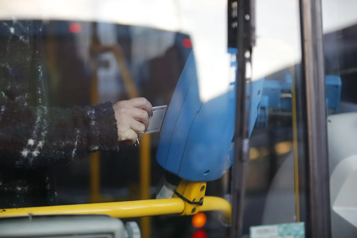 Junio llega con subas en tarifas, transporte y prepagas: qué cambia y cómo prepararse