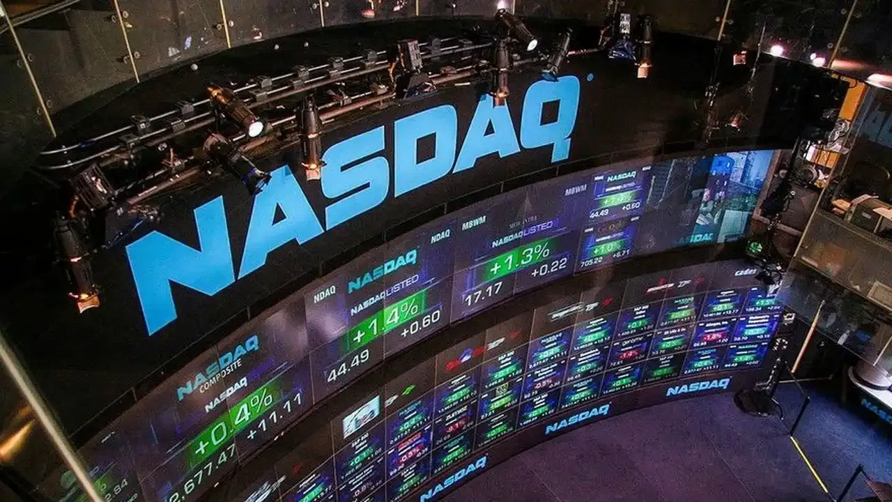 Nasdaq 100 sube 15% en 2026: qué empresas lideran y qué riesgos trae